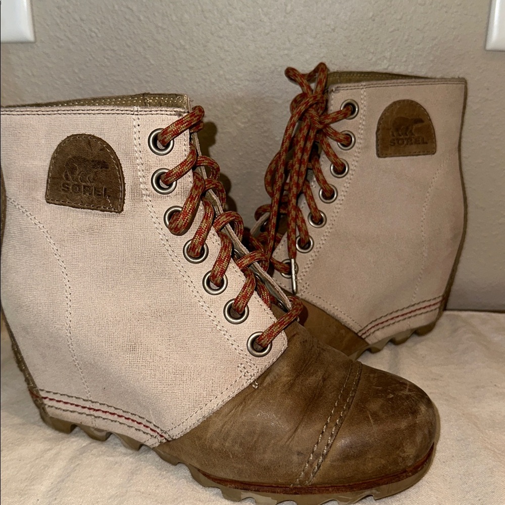 Sorel Joan of Arctic lace up wedge boot, leather, canvas , ankle bootie, size 7